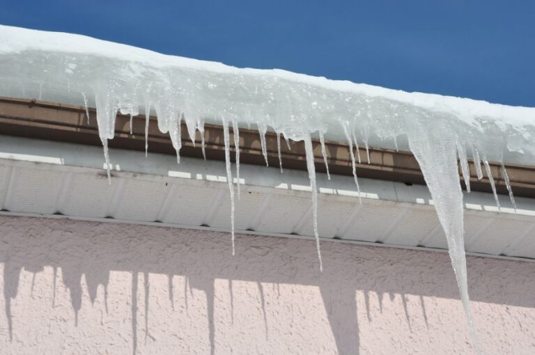 4 Easy Ways to Prevent Ice Dams in Your Gutters