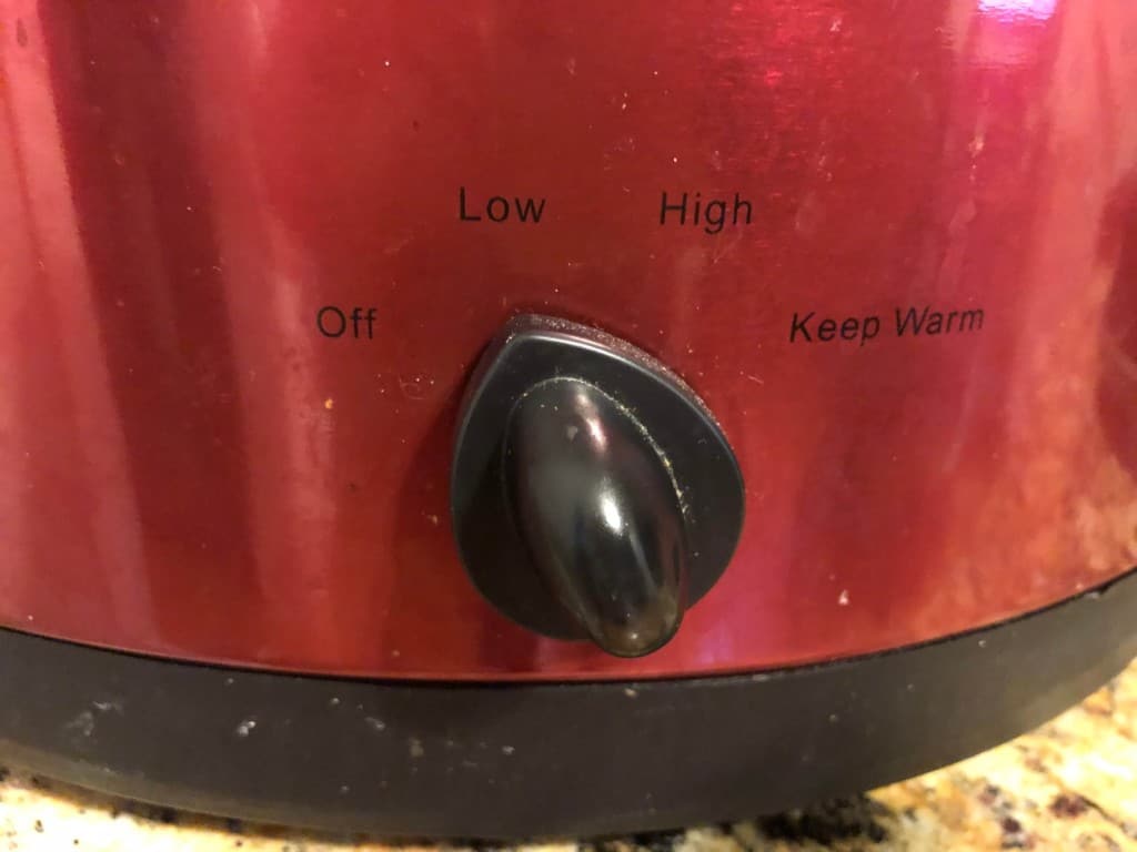 Bei welcher Temperatur kocht ein Slow Cooker auf niedriger Stufe?
