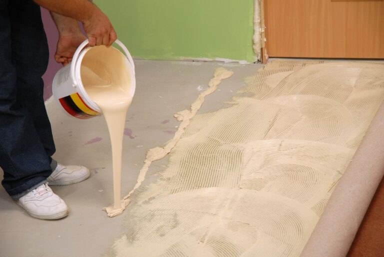 Use These Steps to Remove Carpet Glue From Cement